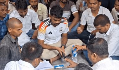 Giridih: पंचायत सचिव की बॉडी को ले प्रदर्शन समाप्त, MLA जयराम महतो को मिला BDO पर कार्रवाई का आश्वासन