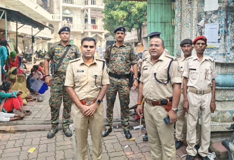 Dhanbad : बकरीद पर मस्जिदों में उमड़ी भीड़, जिले में सुरक्षा के पुख्ता इंतजाम, सिटी एसपी ने लिया जायजा