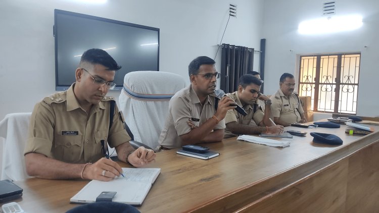 Dhanbad : 10 वर्षों के बाद हुई पुलिस सभा,एसएसपी ने सुनी पुलिसकर्मियों की समस्या, समाधान का आश्वासन