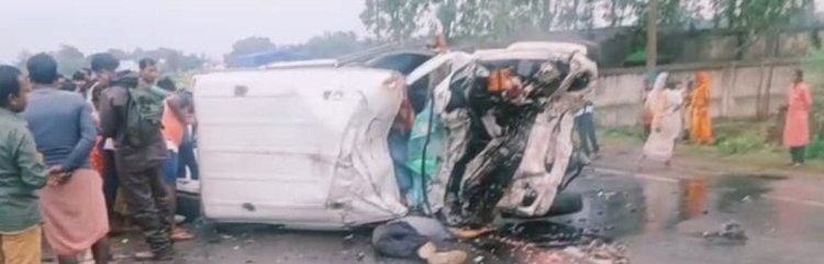 Jharkhand : टाटा-पुरुलिया रोड पर भीषण एक्सीडेंट, बोलेरो और ट्रेलर के बीच टक्कर में नौ की मौत