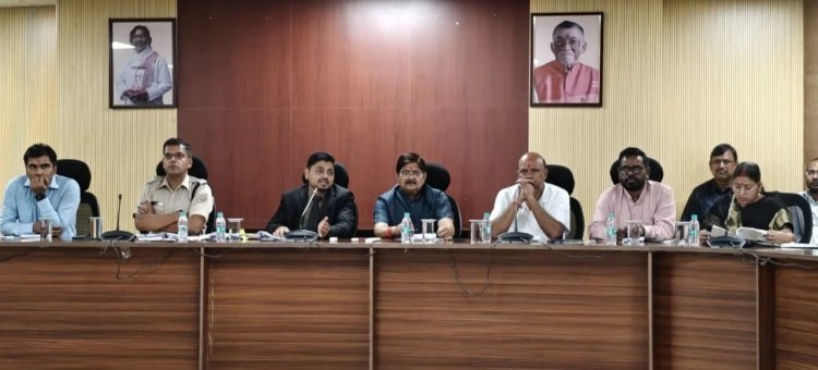 Dhanbad : जिला सड़क सुरक्षा समिति की बैठक , बोले DC दुकान के आगे सामान रखकर नहीं करने दिया जायेगा अतिक्रमण