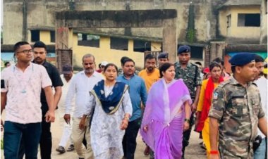 Dhanbad: झरिया MLA रागिनी सिंह ग्रामीणों की समस्याओं से हुई अवगत, अफसरों को कार्रवाई का आदेश 