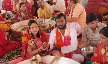 Dhanbad : मंत्रोच्चारण से गूंजा आपणो घर, 51 जोड़ों ने किया भव्य सामूहिक रुद्राभिषेक