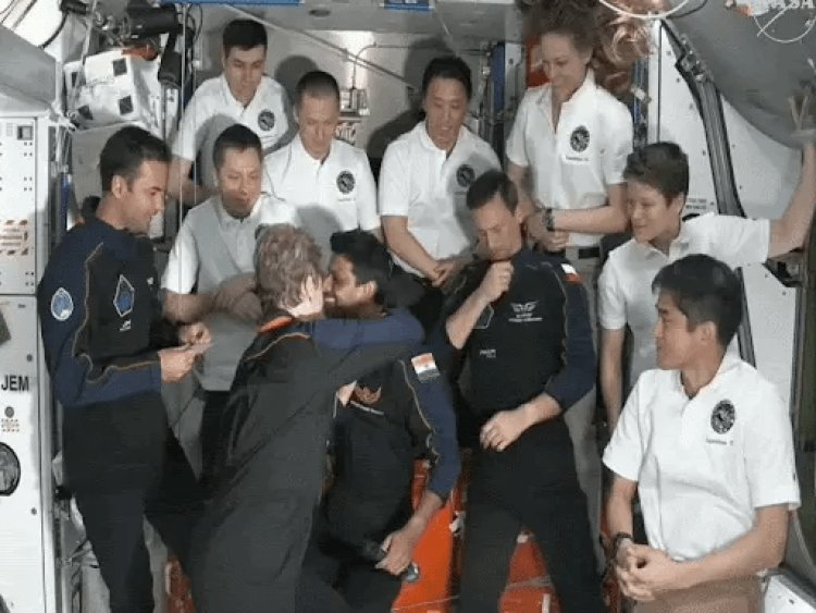 Shubhanshu Shukla Return To Earth: स्पेस स्टेशन में 18 दिन रहकर पृथ्वी पर लौटे शुभांशु शुक्ला