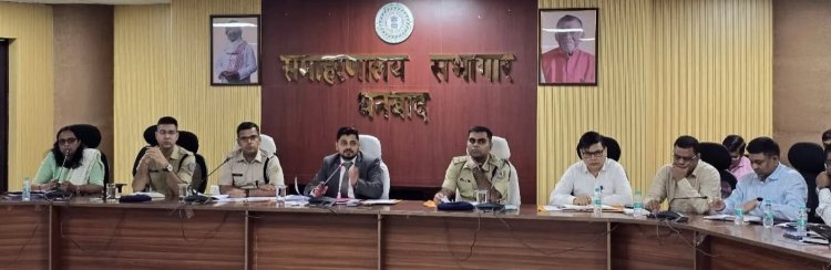 Dhanbad: राष्ट्रपति के आगमन को लेकर तैयारियां तेज, डीसी ने की समीक्षा बैठक
