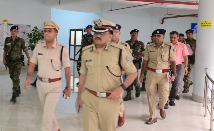 Dhanbad: राष्ट्रपति के कार्यक्रम की तैयारियों का आईजी ने किया समीक्षा