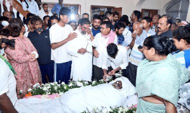 Jharkhand : पंचतत्व में विलीन हुए दिशोम गुरु शिबू सोरेन, CM हेमंत सोरेन ने दी मुखाग्नि, जनसैलाब ने कहा अंतिम जोहार