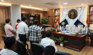 Dhanbad: जनता दरबार में आमजनों की समस्याओं से अवगत हुए डीसी, समधान को ले अफसरों को दिये निर्देश