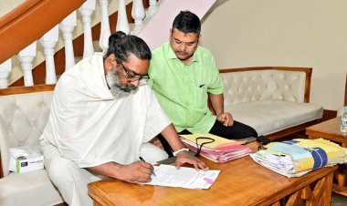 Jharkhand : पुत्र धर्म के साथ राजधर्म, सीएम हेमंत सोरेन का अफसरों को निर्देश, जनहित से जुड़े कार्यों में न हो देरी