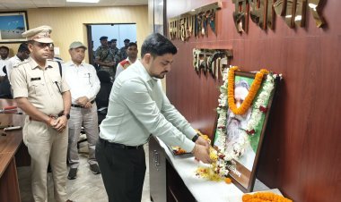 Shibhu Soren Death:झारखंड के एक्स सीएम दिशोम गुरु शिबू सोरेन जी को समाहरणालय में दी गयी श्रद्धांजलि