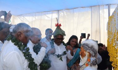 Dhanbad: शिबू सोरेन आश्रम में दिशोम गुरु की प्रतिमा का अनावरण,विधानसभा अध्यक्ष, मंत्री, डीसी, एसएसपी ने दी श्रद्धांजलि