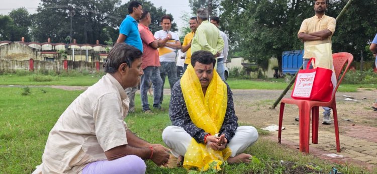 Dhanbad : न्यू स्टेशन रेलवे कॉलोनी श्री श्री दुर्गा पूजा समिति पंडाल का खूंटी पूजा संपन्न