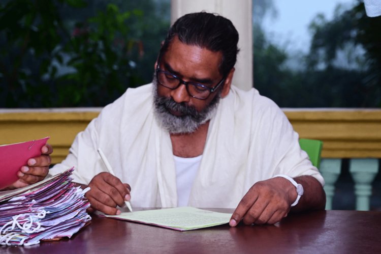 Jharkhand: पुत्रधर्म के साथ राजधर्म निभा रहे CM हेमंत सोरेन, बोले- जनता के समर्थन से मिली हिम्मत