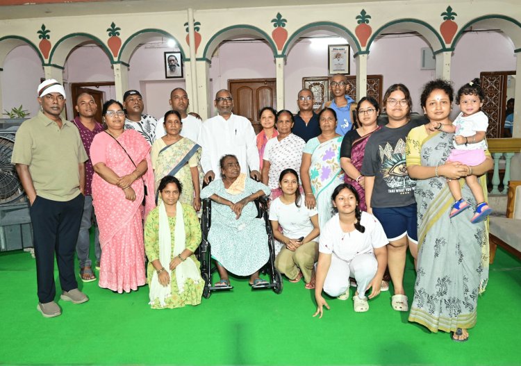 Jharkhand: शिबू सोरेन की अस्थि विसर्जन के बाद रांची लौटे सीएम हेमंत सोरेन, 14 दिन बाद दिखी मुस्कान