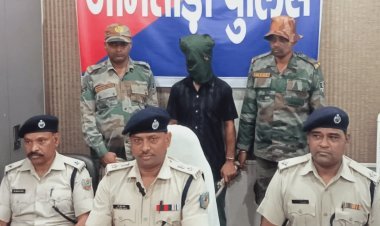 Jharkhand: जामताड़ा पुलिस की बड़ी कार्रवाई, साइबर ठगों का सिम सप्लायर अरेस्ट,  377 असम नंबर के सिम कार्ड बरामद