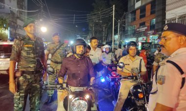 धनबाद में बाइक फ्लैग मार्च! दुर्गा पूजा पंडालों की सुरक्षा को लेकर प्रशासन ने किया अलर्ट