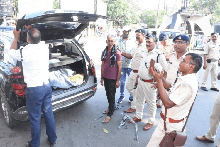 Dhanbad: यातायात व्यवस्था सुधार और सड़क हादसों पर लगाम कसने के लिए पुलिस की सख्ती