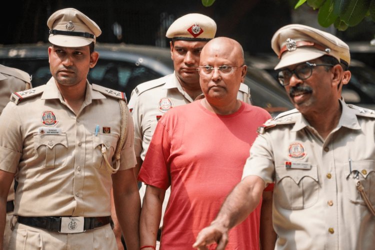 दिल्ली: 17 छात्राओं से छेड़छाड़ करने का आरोपी चैतन्यानंद पांच दिन की पुलिस रिमांड पर