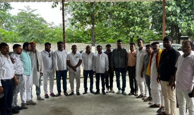 “धनबाद कांग्रेस में बगावत! संतोष सिंह की नियुक्ति पर नेताओं का हंगामा, बोले– भाजपा के स्लीपर सेल को मिला इनाम”