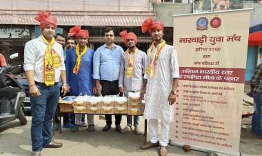 झरिया में अग्रसेन जयंती शोभायात्रा के दौरान मारवाड़ी युवा मंच ने बढ़ाया समाज का मान, किया पेयजल व जूस वितरण