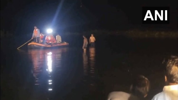 Madhya Pradesh: खंडवा में दुर्गा प्रतिमा विसर्जन के दौरान बड़ा हादसा, नदी में गिरा ट्रैक्टर, 11 लोगों की मौत