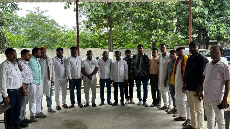 “धनबाद कांग्रेस में बगावत! संतोष सिंह की नियुक्ति पर नेताओं का हंगामा, बोले– भाजपा के स्लीपर सेल को मिला इनाम”