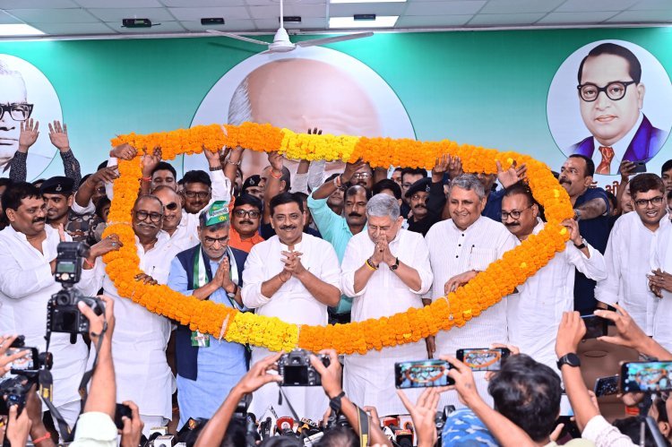 Bihar Election 2025: ‘पुराना दोस्त लौटा’, नीतीश का ‘भूमिहार मास्टरस्ट्रोक’ — तेजस्वी के दांव का जवाब बने अरुण कुमार!
