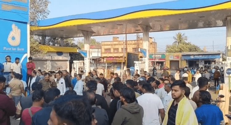 धनबाद: झरिया में दिनदहाड़े गैंगवार!  छपरा के वांछित अपराधी प्रेम यादव की सिर में गोली मारकर हत्या