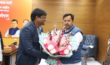 धनबाद एमपी ढुलू महतो ने भाजपा के राष्ट्रीय कार्यकारी अध्यक्ष नितिन नबीन से की मुलाकात