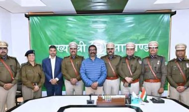 झारखंड पुलिस को बड़ी सौगात: IPS रैंक में पदोन्नत छह अधिकारियों को CM हेमंत सोरेन ने पहनाया बैज