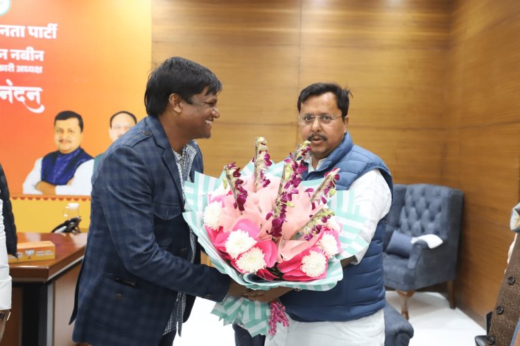 धनबाद एमपी ढुलू महतो ने भाजपा के राष्ट्रीय कार्यकारी अध्यक्ष नितिन नबीन से की मुलाकात