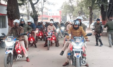 धनबाद में अपराधियों पर सख्ती का अलर्ट! सिटी हॉक्स का फ्लैग मार्च, पुलिस ने दिया साफ संदेश