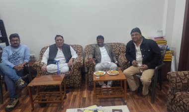 धनबाद: सांसद ढुलू महतो पहुंचे उद्योगपति परशुराम सिंह के आवास,  विकास पर हुई सार्थक चर्चा