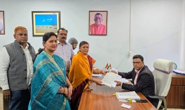 धनबाद निकाय चुनाव 2026: महापौर पद के लिए इंदु देवी व अखिलेश्वर महतो ने किया नामांकन