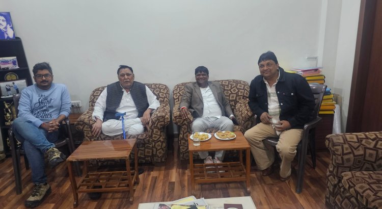 धनबाद: सांसद ढुलू महतो पहुंचे उद्योगपति परशुराम सिंह के आवास,  विकास पर हुई सार्थक चर्चा