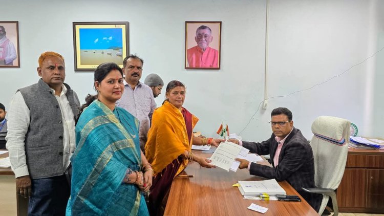 धनबाद निकाय चुनाव 2026: महापौर पद के लिए इंदु देवी व अखिलेश्वर महतो ने किया नामांकन