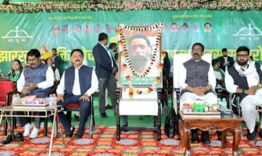 धनबादः झामुमो का 54वां स्थापना दिवस पर सीएम हेमंत सोरेन का बड़ा संदेश: बाहर से आकर बसे लोग भी हैं झारखंडी