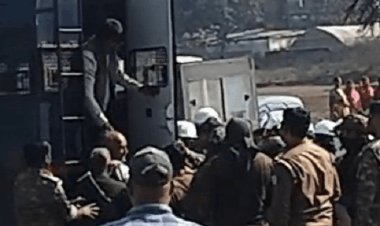 हजारीबाग में धरना दे रहे पूर्व मंत्री योगेंद्र साव और निर्मला देवी पुलिस हिरासत में, कांग्रेस ने लगाये गंभीर आरोपं