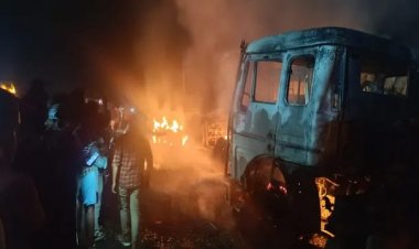 झारखंड: दुमका में खौफनाक हादसा: लाइटर गैस ट्रक में विस्फोट, खलासी जिंदा जला, 4 वाहन राख