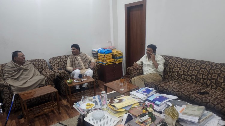 Dhanbad Nigam Chunav 2026: भाजपा समर्थित मेयर उम्मीदवार संजीव अग्रवाल ने लिया परशुराम सिंह का आशीर्वाद