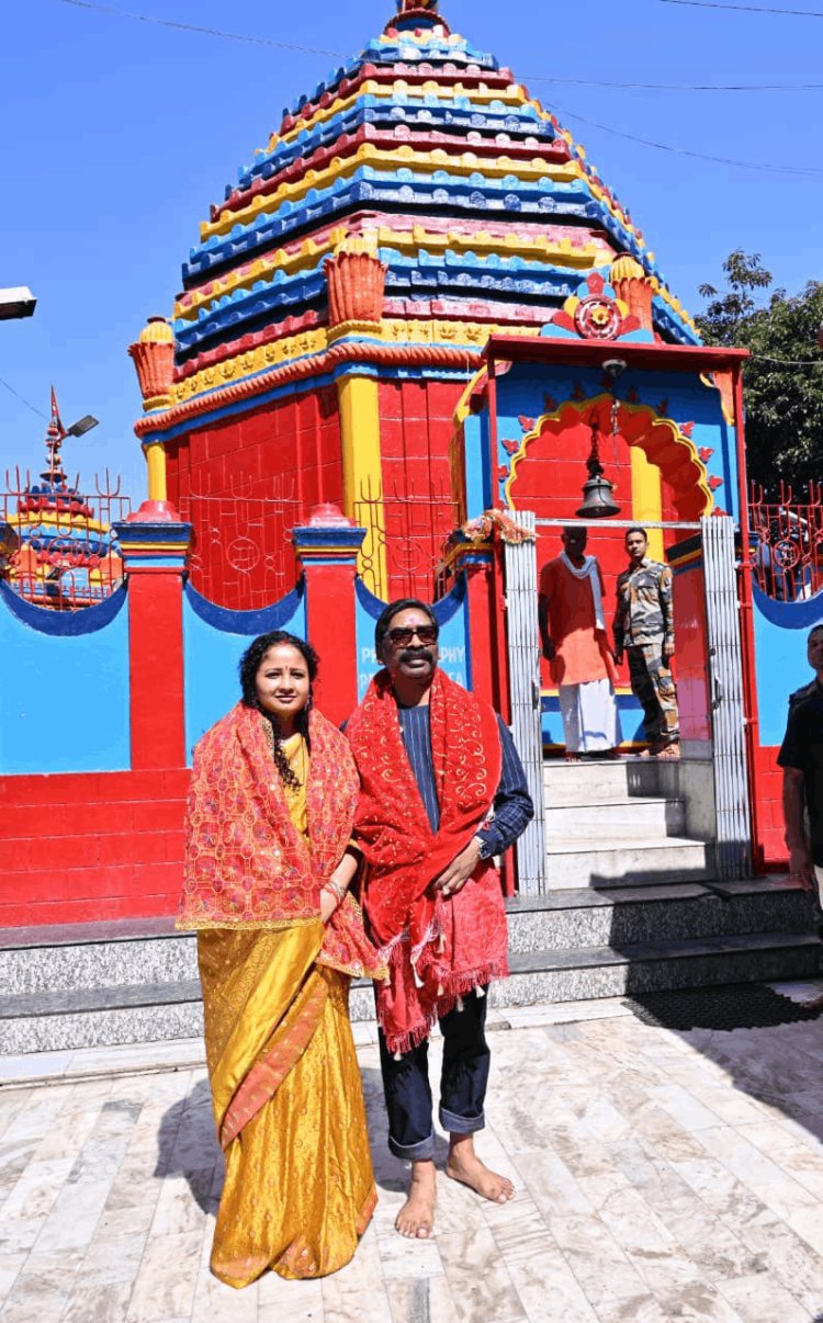 झारखंड: मैरिज एनिवर्सरी पर रजरप्पा पहुंचे सीएम हेमंत सोरेन, मां छिन्नमस्तिका से मांगी राज्य की सुख-समृद्धि की कामना