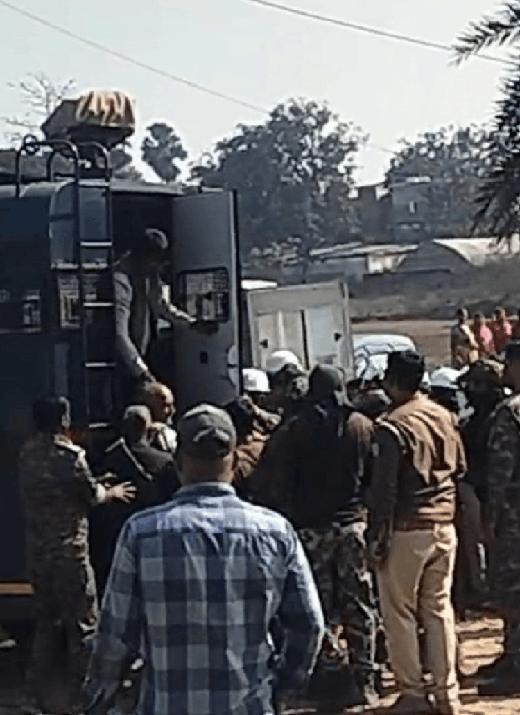 हजारीबाग में धरना दे रहे पूर्व मंत्री योगेंद्र साव और निर्मला देवी पुलिस हिरासत में, कांग्रेस ने लगाये गंभीर आरोपं