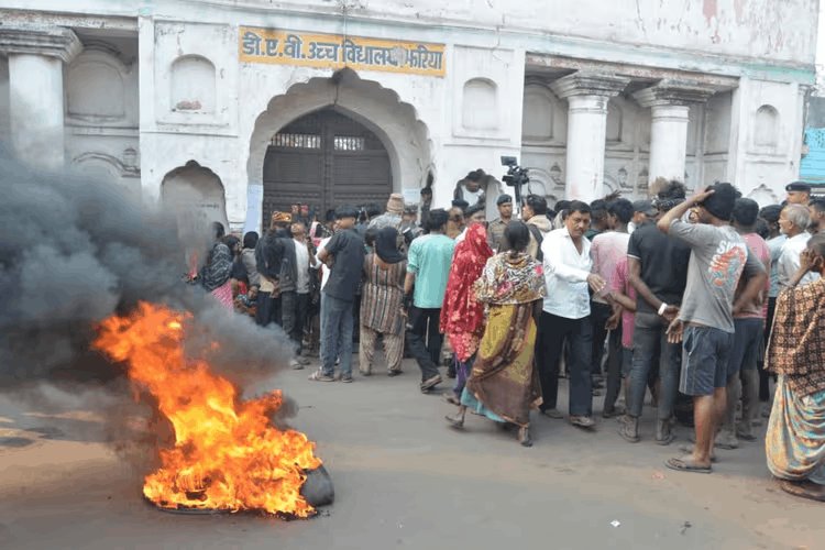 धनबाद: झरिया में दर्दनाक हादसा: अवैध कोयला ट्रक ने 11 साल की मुस्कान को कुचला, गुस्से में सड़कों पर उतरे लोग