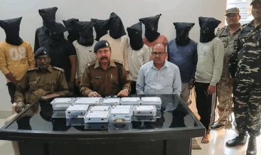 देवघर में साइबर गैंग का पर्दाफाश: जंगल से 11 ठग गिरफ्तार, फर्जी कस्टमर केयर बनकर करते थे लाखों की ठगी