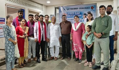 धनबाद: झरिया में मारवाड़ी युवा मंच ने लगाया फ्री कान जांच शिविर, 78 लोगों की जांच, 36 को मिला उपचार