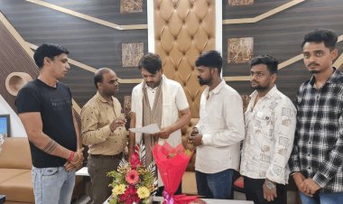 झरिया में गंदे पानी से हाहाकार! ‘परेशान झरिया’ टीम पहुंची मेयर संजीव सिंह के पास, झमाडा को तुरंत सुधार का आदेश