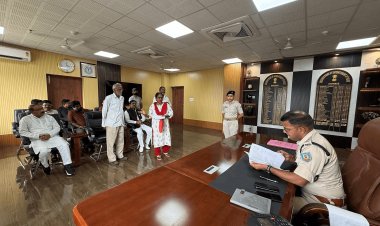 धनबाद में SSP प्रभात कुमार का जनता दरबार: जमीन विवाद, ठगी और मारपीट की शिकायतों पर तुरंत कार्रवाई के निर्देश