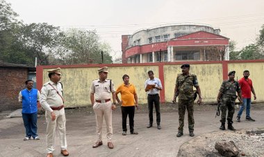 धनबाद:  SSP प्रभात कुमार ने किया धनसार थाना का औचक निरीक्षण, लंबित केसों पर सख्त निर्देश