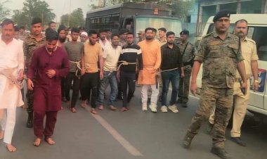 धनबाद: बलियापुर में पथराव के बाद पुलिस का एक्शन, 20 आरोपी गिरफ्तार, बाजार में निकाला जुलूस, भेजे गये जेल