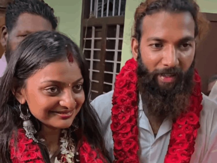 महाकुंभ की ‘वायरल गर्ल’ मोनालिसा ने मुस्लिम बॉयफ्रेंड फरमान खान से की शादी, मंदिर में लिए आशीर्वाद